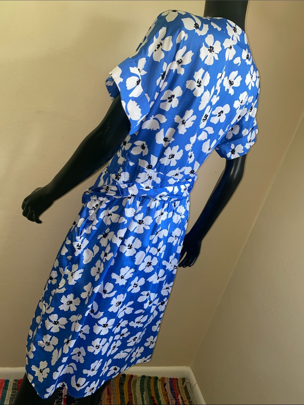 Who What Wear Blue and White Floral Wrap Midi Dress with Pockets - Picture 7 of 14